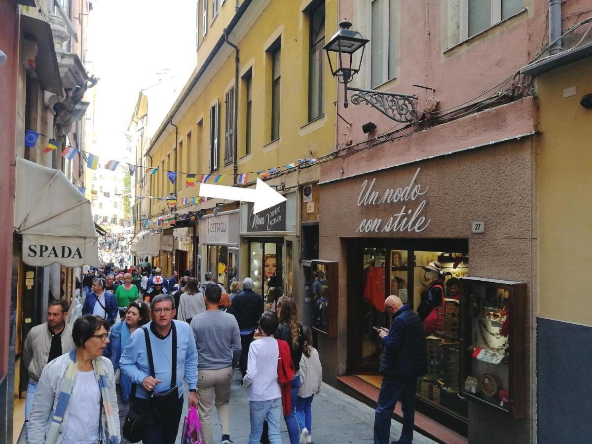 Homeholidaysanremo - Palace Exterior foto